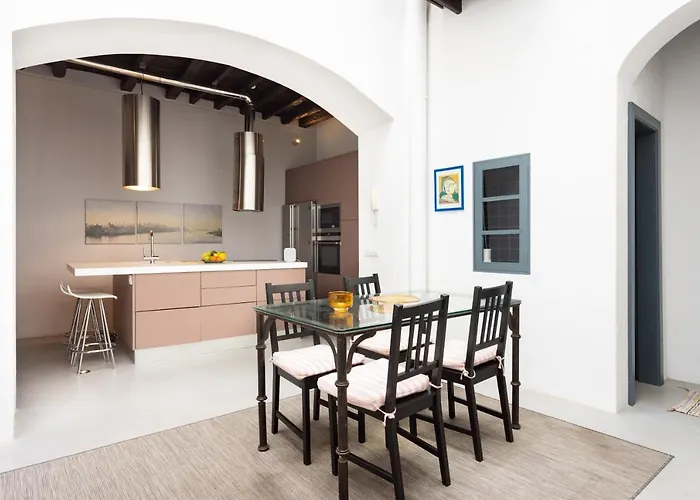 Home2book Stylish Design House In Center *