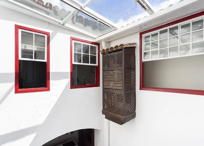 Casa de Férias Home2book Stylish Design House In Center