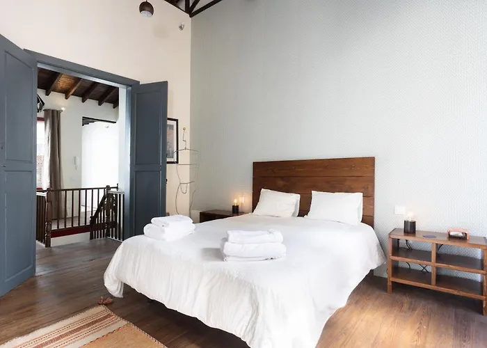 Home2book Stylish Design House In Center *