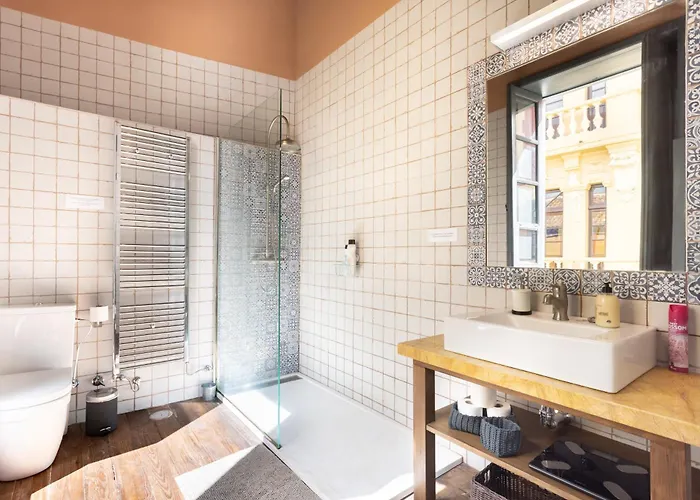 Home2book Stylish Design House In Center *